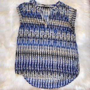 Hilary Radley Blue and White Abstract Short Sleeve High Low Cut Top